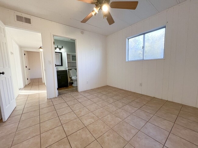 Photo - 114 W Head St Unidad V-011 114 W Head Street B