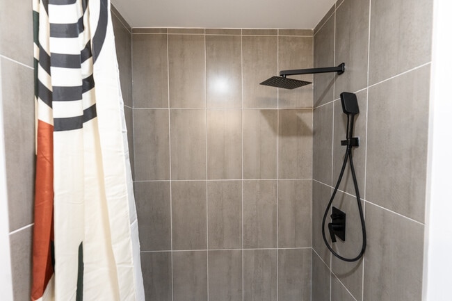 Photo - 1385 Epworth St SW