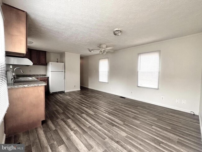 Photo - 410 Melvin Ave