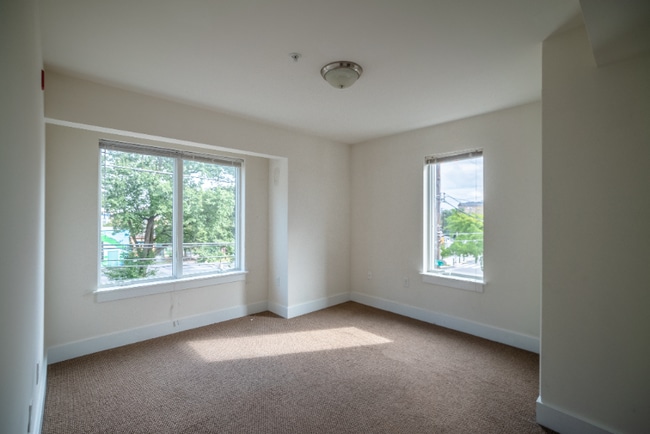 Building Photo - 441 N 32nd St Rental