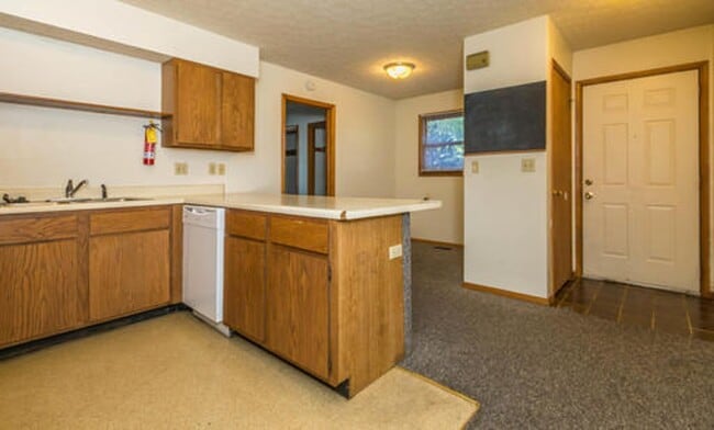 Photo - 525 Henderson Crossing