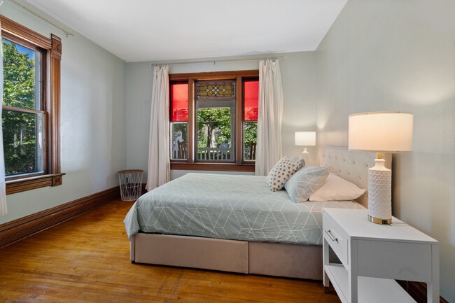 Photo - 1028 Porlier St Unit 1