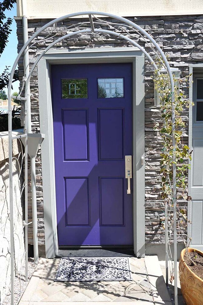 Photo - 231 W Angela St House