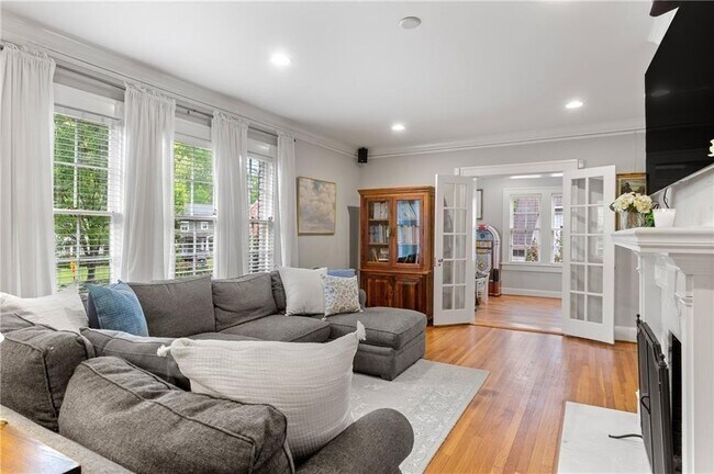 Photo - 685 E Morningside Dr NE