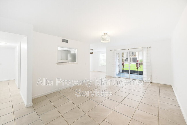 Photo - 4329 Plaza Gate Ln S Unit 101