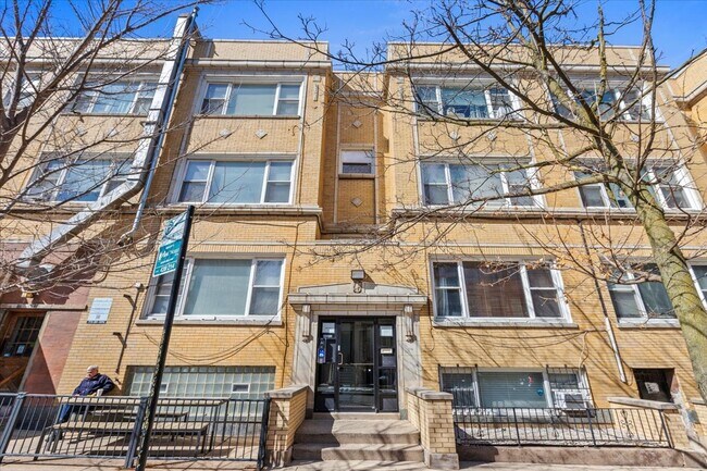 Photo - 442 W Arlington Pl Apartments Unit #  02