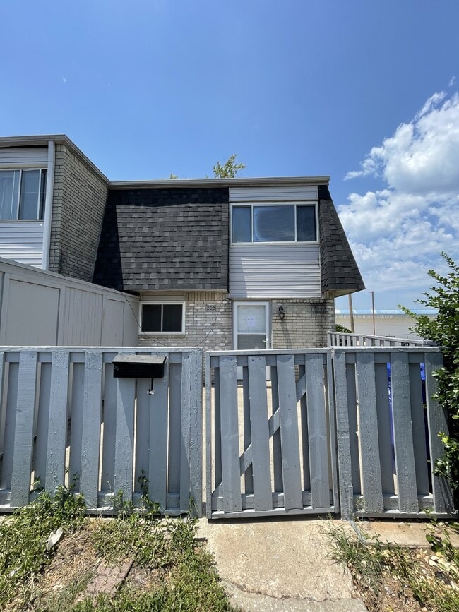 Building Photo - 1/2 OFF FIRST MONTHS RENT!!! Rental