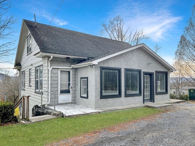 Building Photo - 2435 Woodward Ave Unit #3