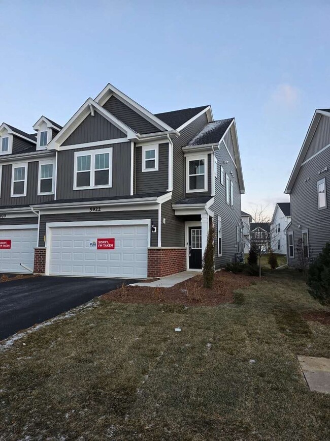 Building Photo - 5922 Hawkweed Dr