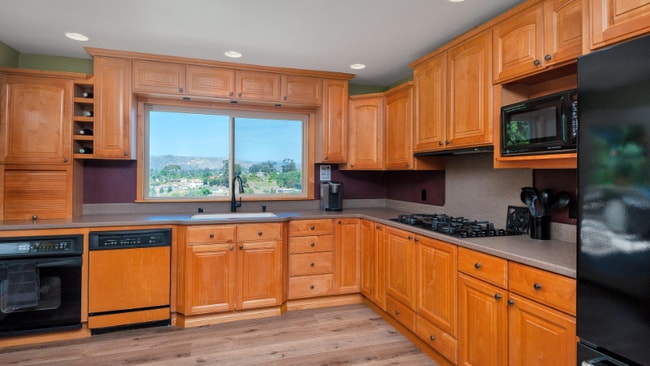 1527 Calavo Dr