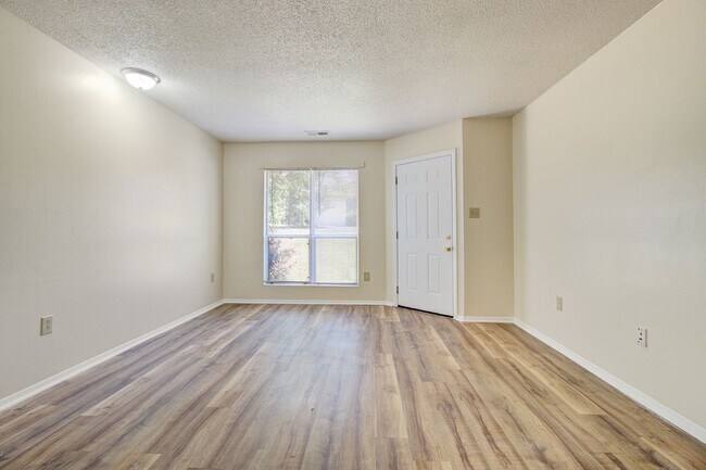 Photo - Lamplighter Apartments