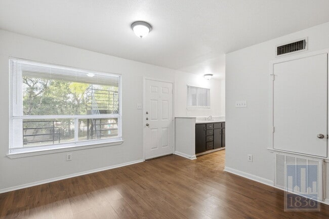 Photo - 1514 Parker Ln Unit Apartment 102