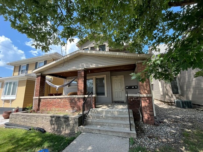 Building Photo - 326 W Fowler Ave Unit 01 - A Rental