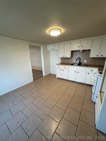 Photo - 102 S Hickory St