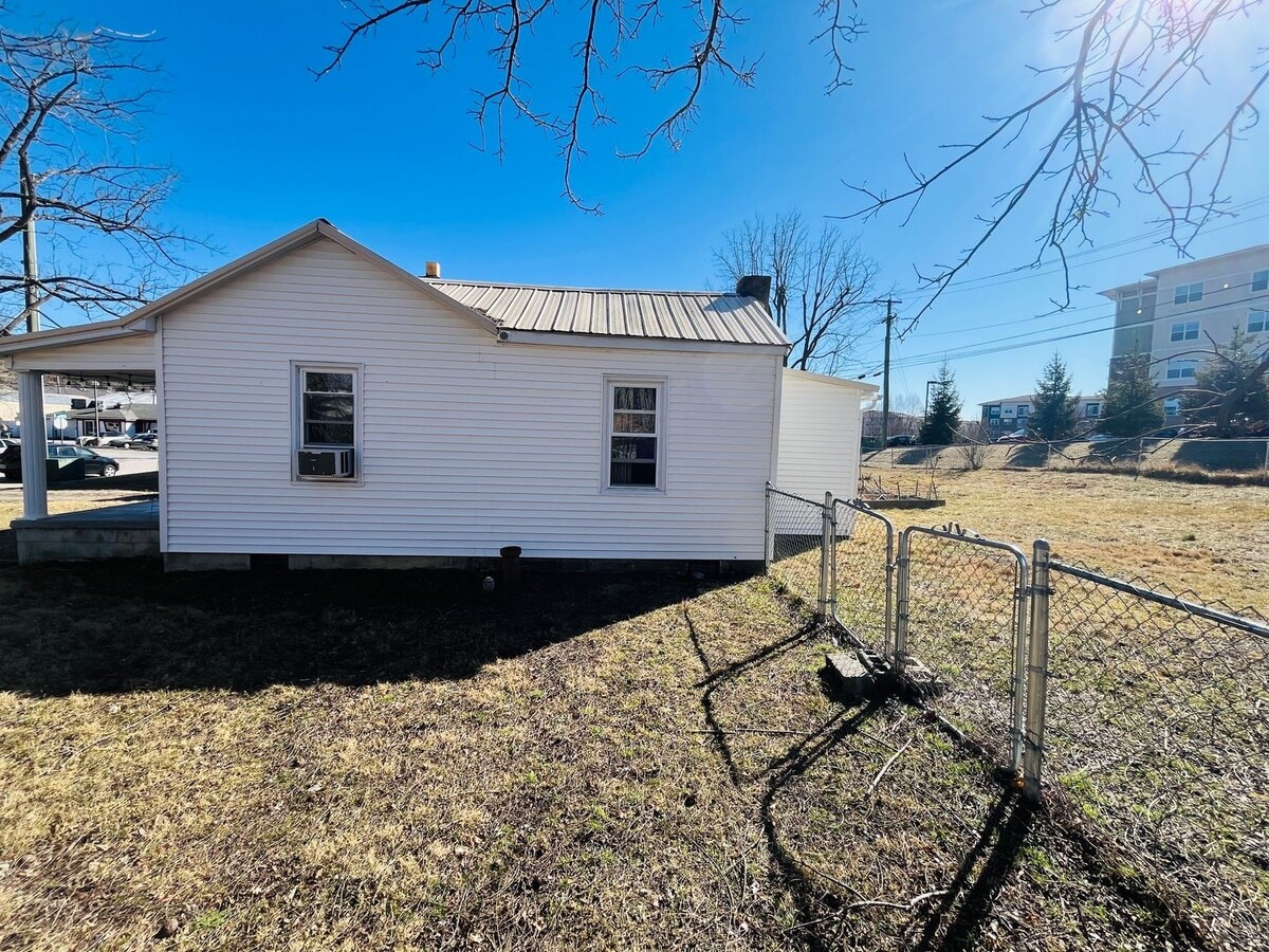 Photo - 903 Kabrich St