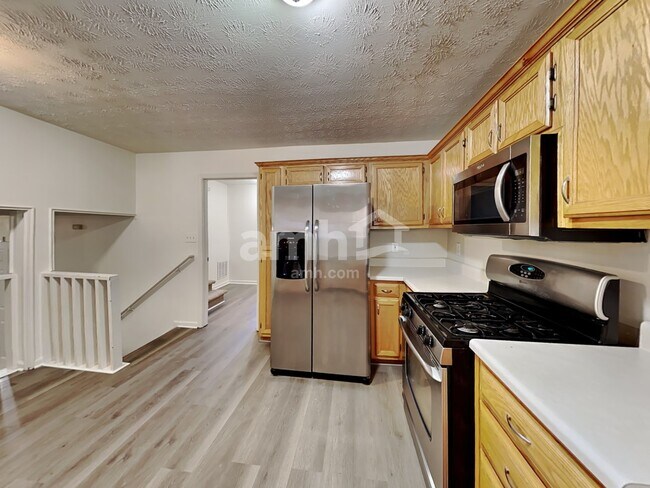 Photo - 137 Solomon Dr