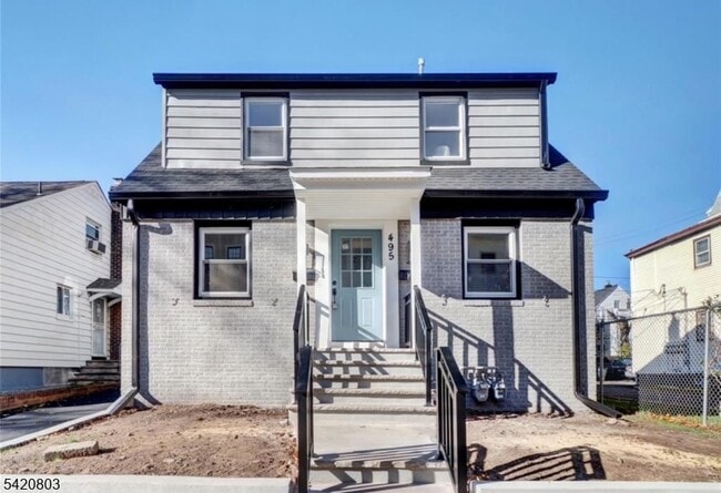 Photo - 495 S Clinton St