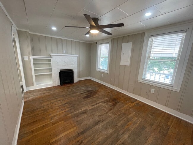 Building Photo - Simply the BEST! Adorable 1 Bedroom/1 Bath... Unit 2012 Sanquinet Rental