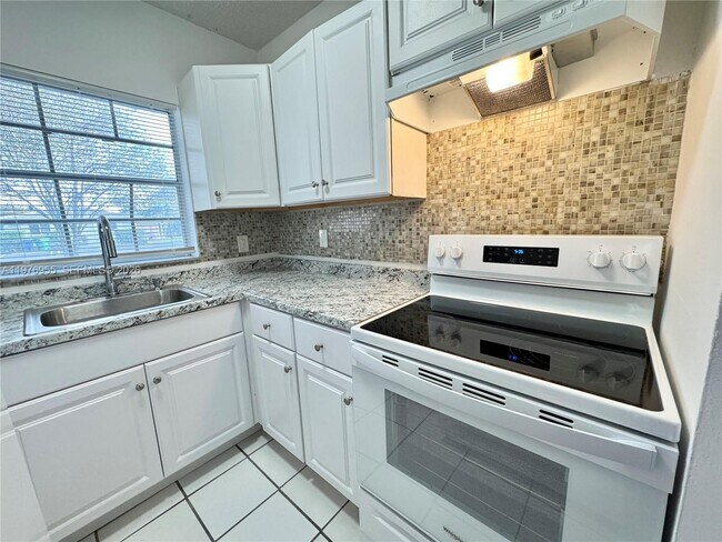 4140 Woodside Dr Unit 107