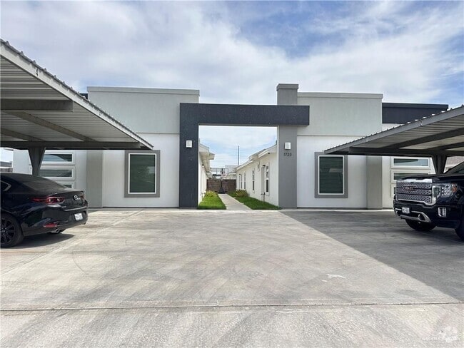 Building Photo - 1723 S Sports Dr Unit 4 Rental