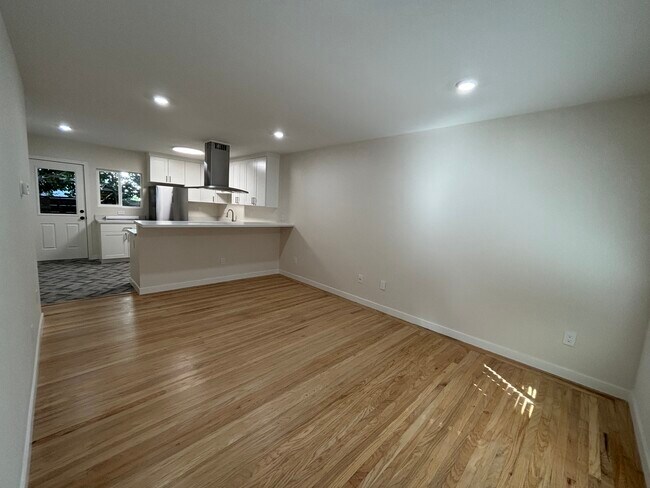 347-367 Everett Ave