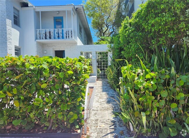 Building Photo - 1557 Euclid Ave Unit 8 Rental