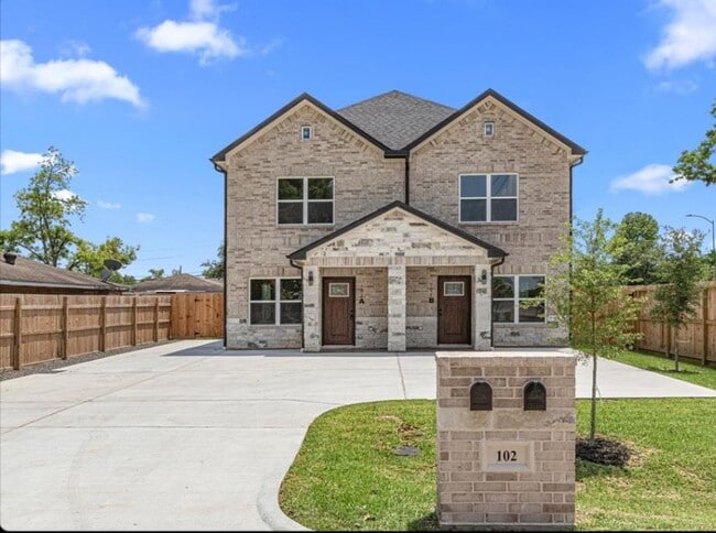 Photo - 102 Schade Ln