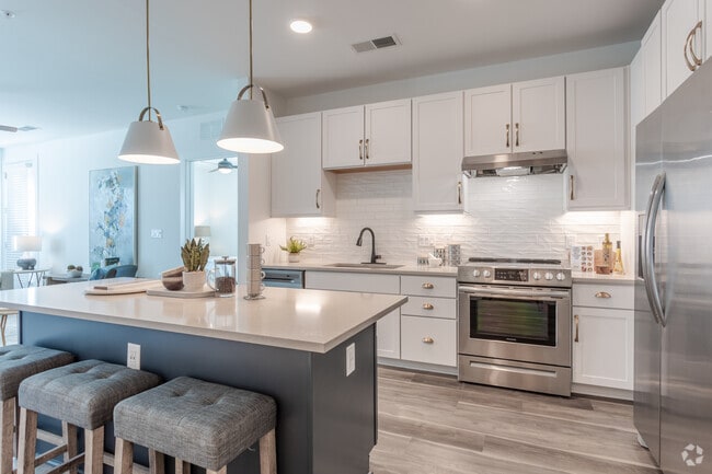 2BR, 2BA - 1097SF B1 - Kitchen