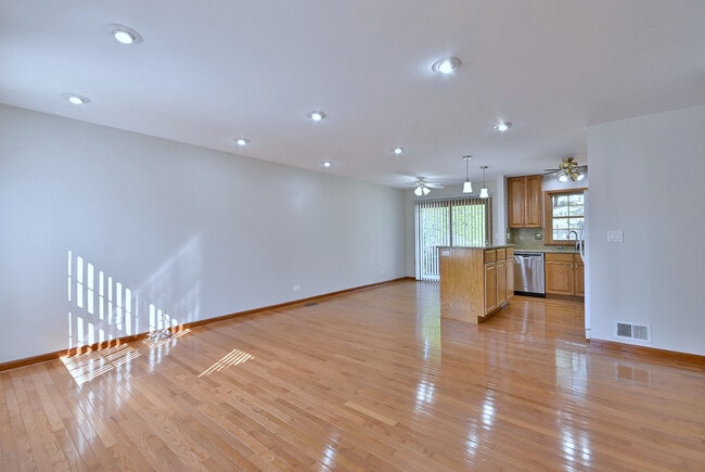 Photo - 714 N Lakeside Dr
