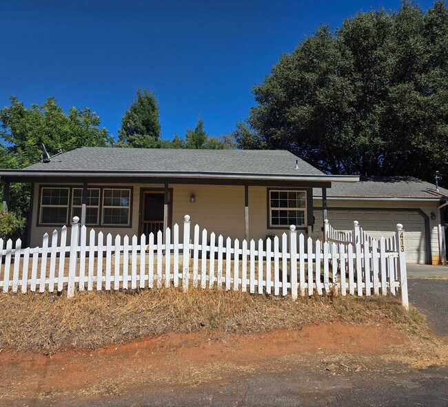 Building Photo - Charming Downtown Sonora Home