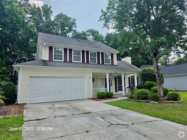 Building Photo - Thoughtfully updated 3 bedroom in Summervi... Rental