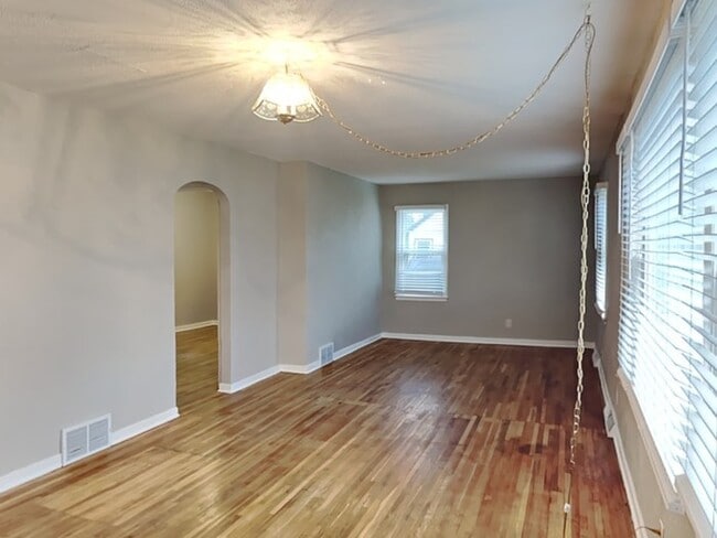 Photo - 2090 Hillview Rd