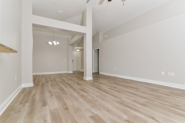 Photo - 905 Chestnut Dr