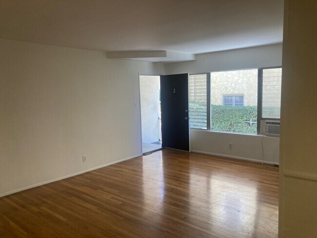 Photo - 423 S Maple Dr