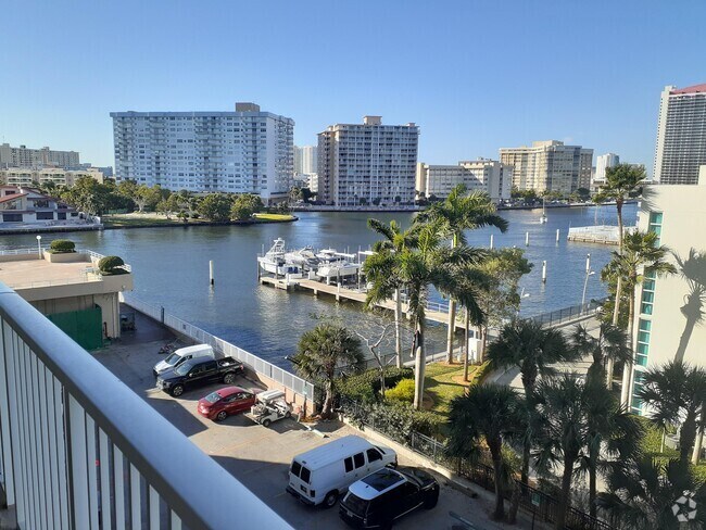 Building Photo - 1965 S Ocean Dr Unit 4H Rental