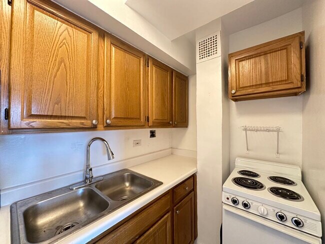 Photo - 4180 N Marine Dr Unit 605