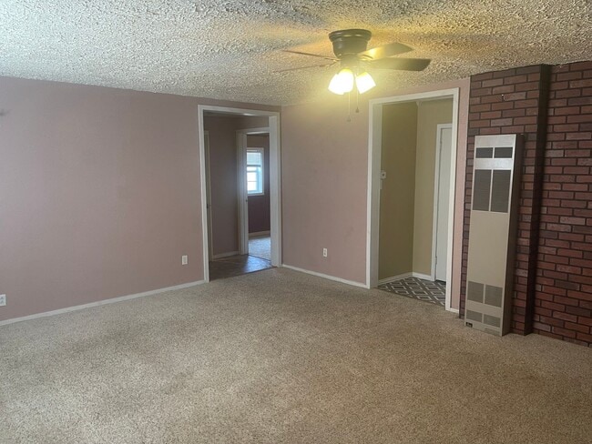 Photo - 908 Maple St