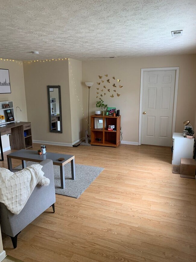 Photo - 203 E 10th St Unidad Apt 1