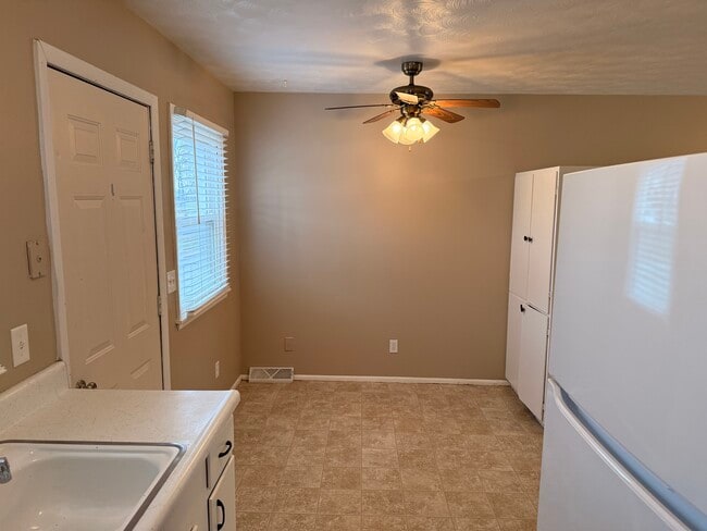 dining area - 114 W Spring St
