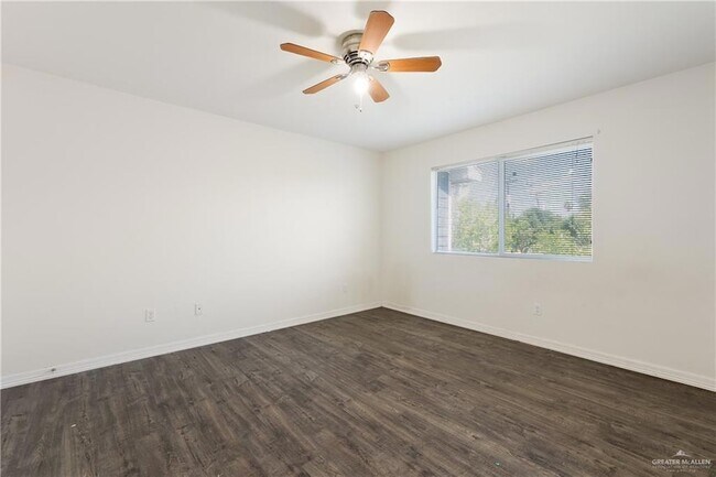 Photo - 901 Galveston Ave W