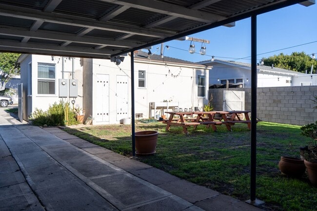 Photo - 2431 Walgrove Ave Unit 2431 Walgrove Ave