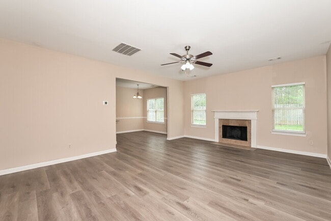 4075 Whitfield Oak Way NE