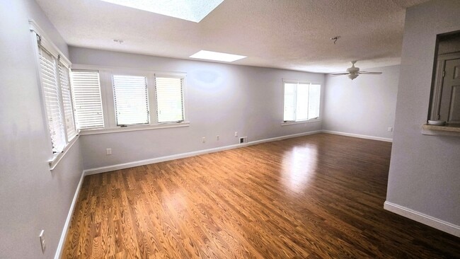 Photo - 2 Bedroom 2 Bathroom Townhome