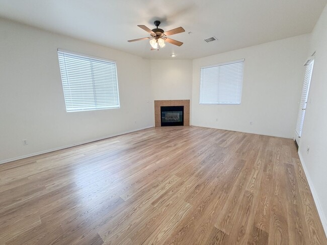 Photo - TOWNHOME - COTTONWOOD - VILLAS ON ELM