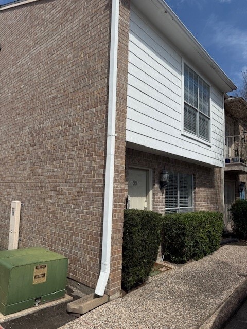 Building Photo - 6111 Beverly Hill St Unit 35