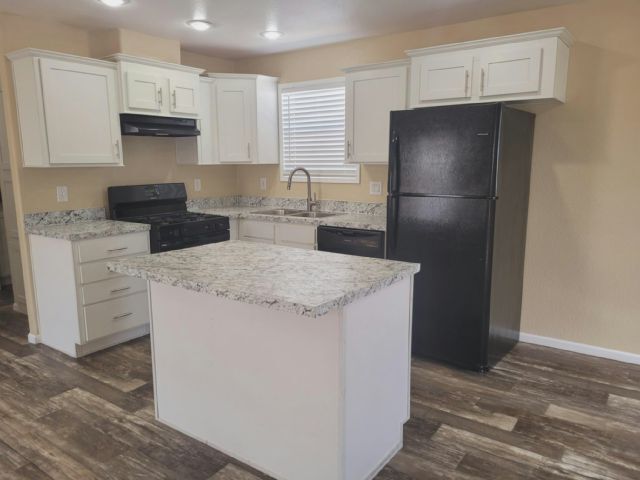 Photo - 825 N Lamb Blvd