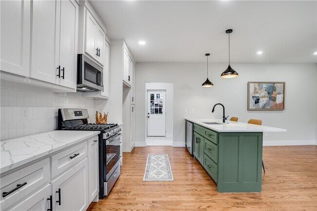 Photo - 319 S College Ave