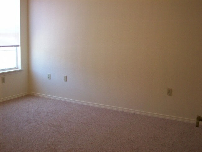 Bedroom - Gidding Apartments