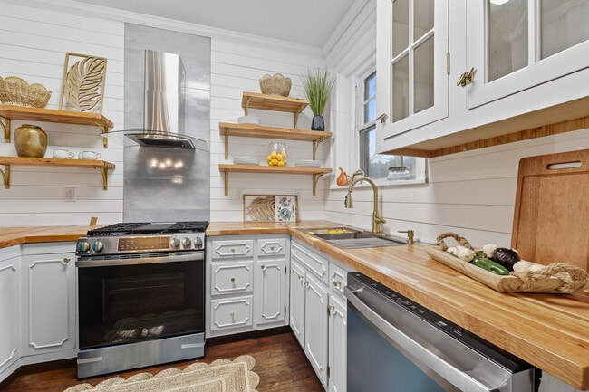 Photo - 3109 W Grace St