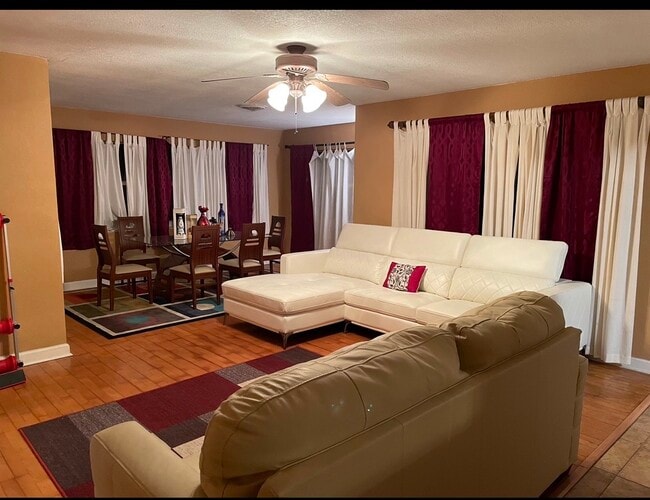 Photo - 381 NW 45th St